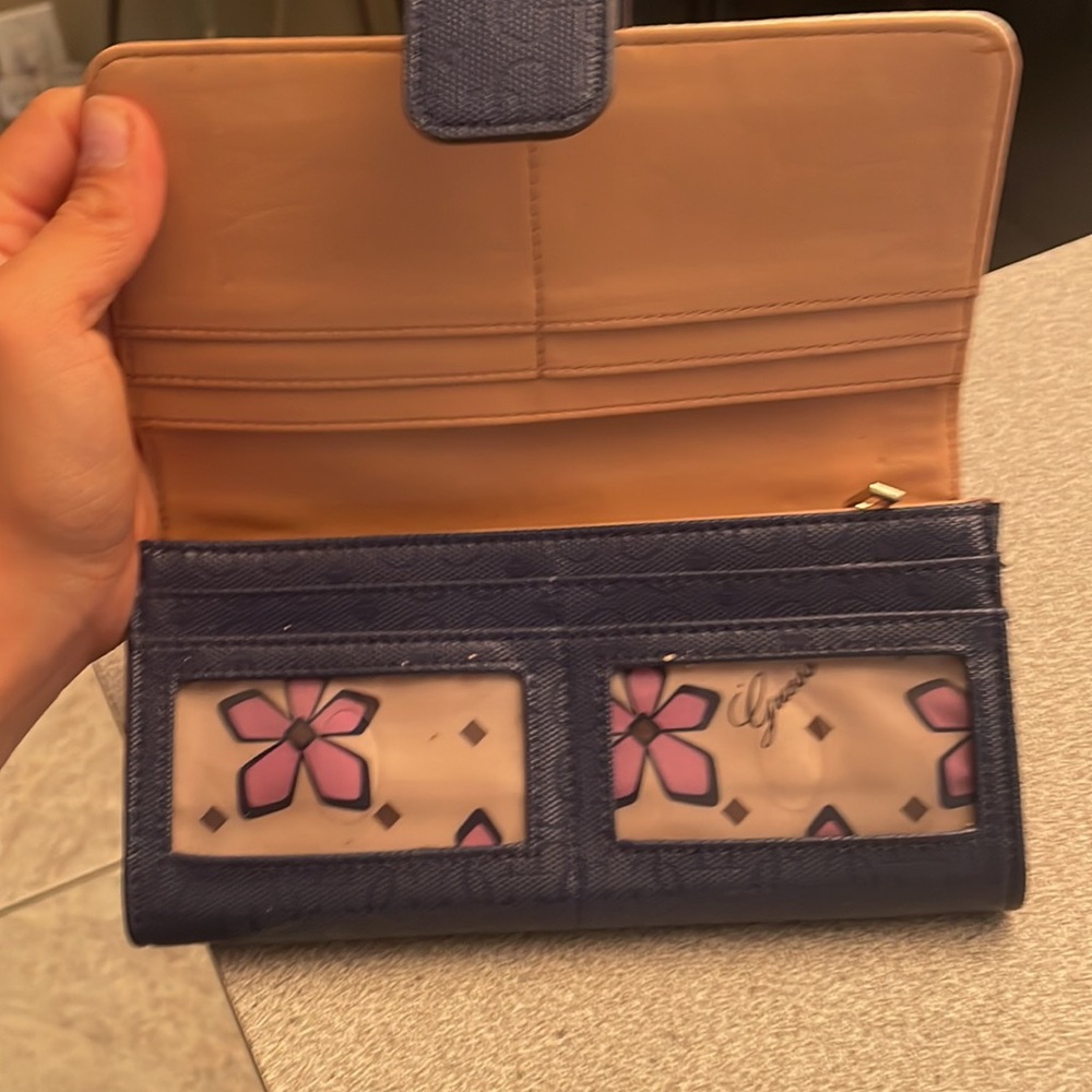 Guess Wallet - Picture 2 of 5